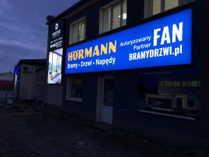 Kaseton reklamowy podświetlany lico napinane Hörmann Fan